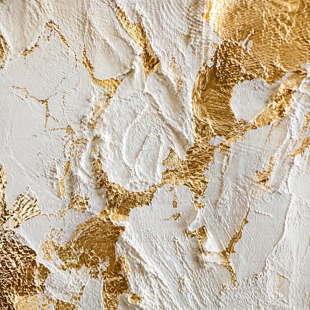 texture enduit blanc et or
