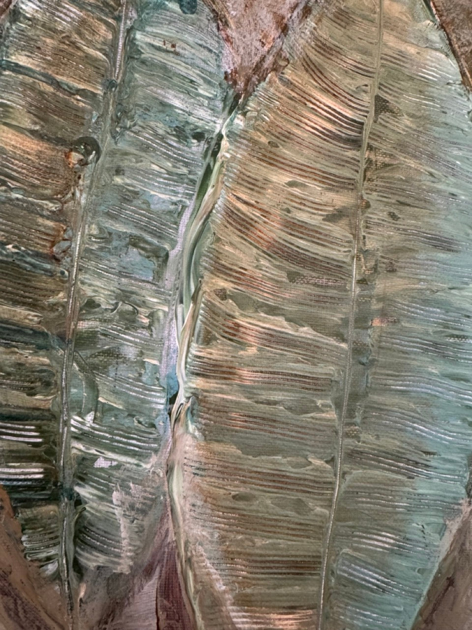 Détail feuilles en relief vert avec cadre bois NaE Design
