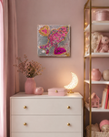 Toile personnalisée enfant avec prénom en relief, poisson texturé rose et doré fait main à Paris, cadeau naissance unique, NaE Design