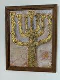 Menorah Lumière I œuvre texturée fond clair relief aérien feuille dorée cadre bois NaE Design
