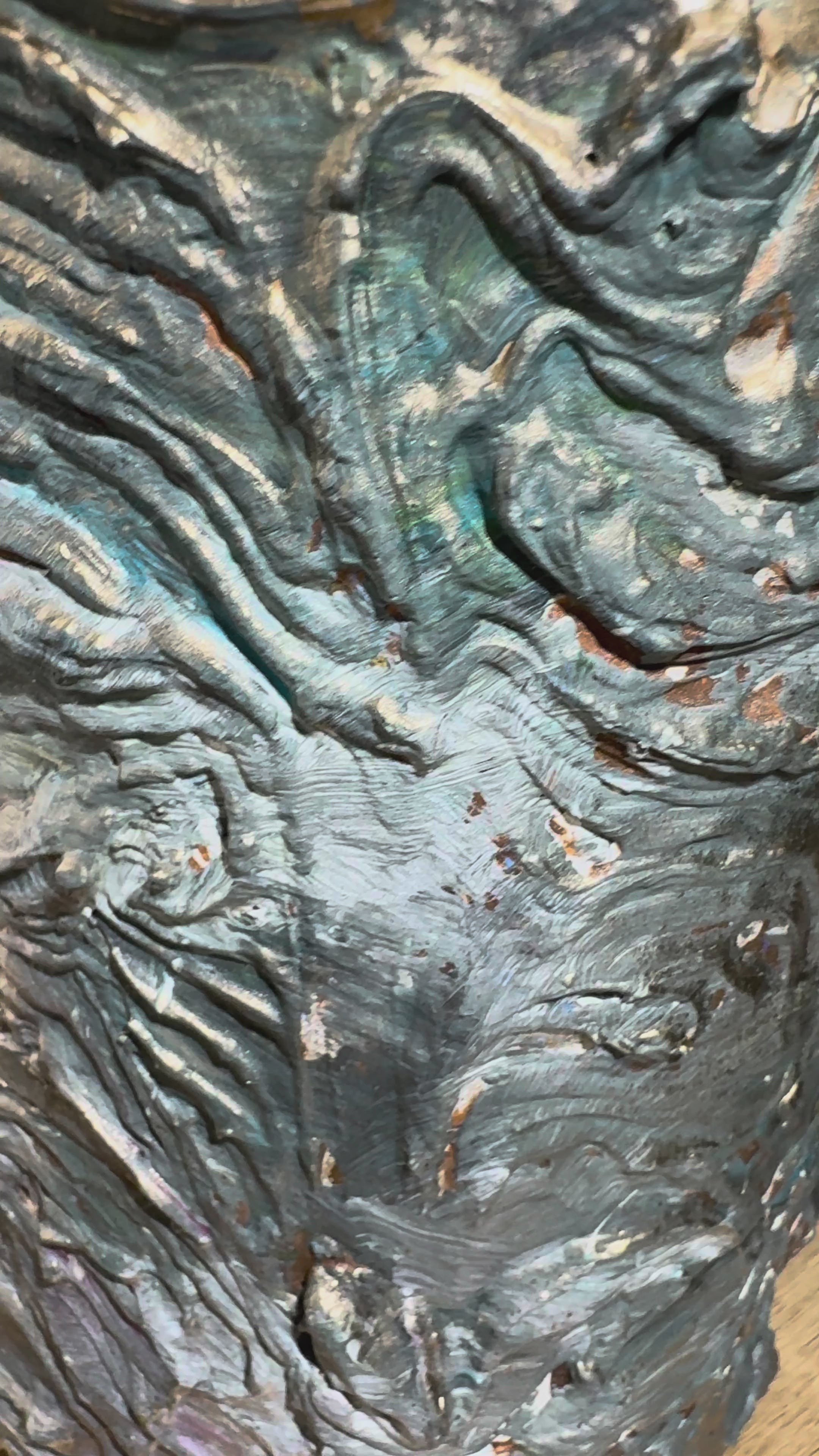 Vase artistique NaE – Verre menthe argent & finitions or – Pièce unique 20 × 11 cm