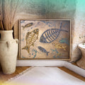 Toile texturée poisson NaE
Design 30x40 cm avec relief et feuille dorée et argent
Décoration murale artisanale