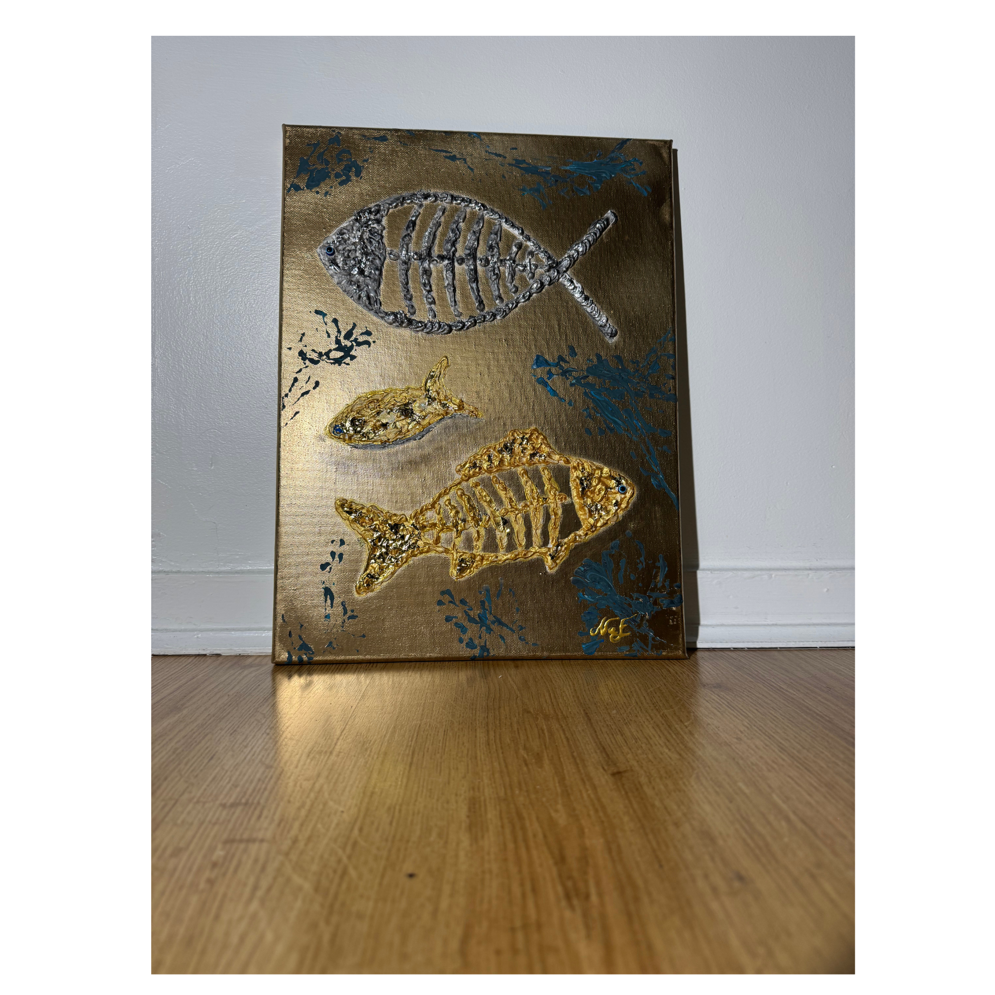 Toile texturée 3 poissons NaE
Design 30x40 cm avec relief et feuille dorée et argent
