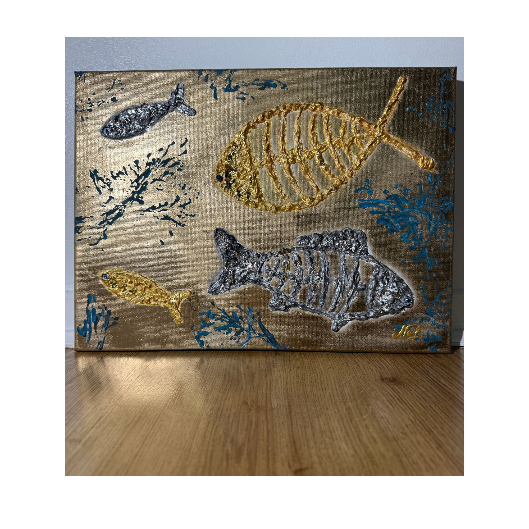 Toile texturée 4 poissons  NaE
Design 30x40 cm avec relief et feuille dorée et argent
Décoration murale artisanale